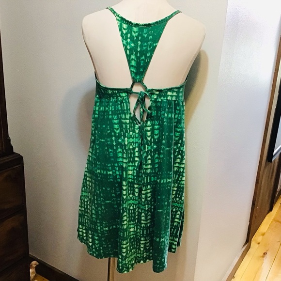 Look 👀 Fun Back Patagonia Athleisure Dress with Adjustable Fit - Picture 2 of 6